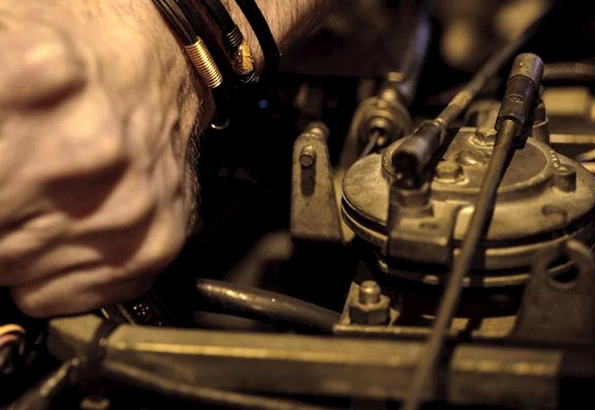 Close-up inspection of an engine component